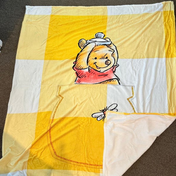 Winnie the Pooh Lightweight Plush Blanket 130 x 150 cm Carousel 1