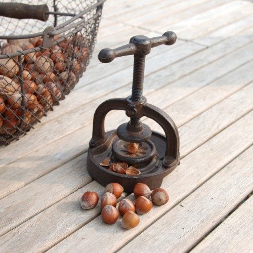 Nutcracker - Cast Iron Vintage (14 x 14 x 17cm) Carousel 6