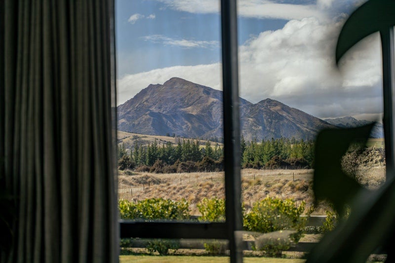 Image 3 of 32