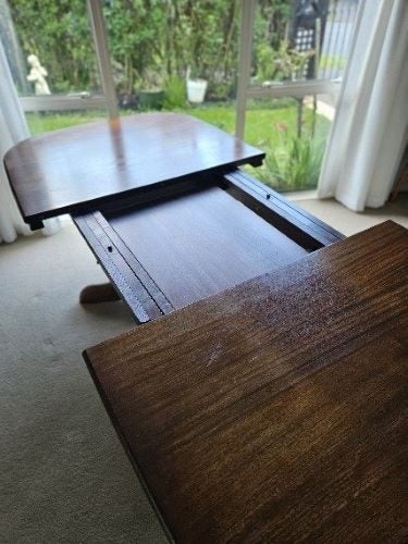 Mahogany extendable dining table63885144499203112