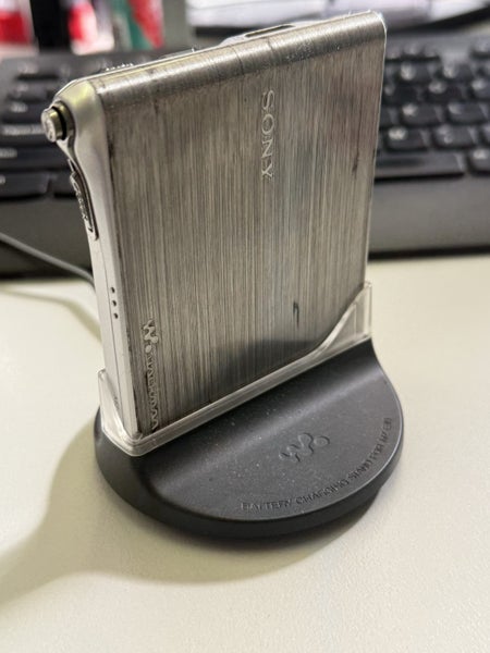 Sony MZ-E10 Minidisc Player Carousel 1