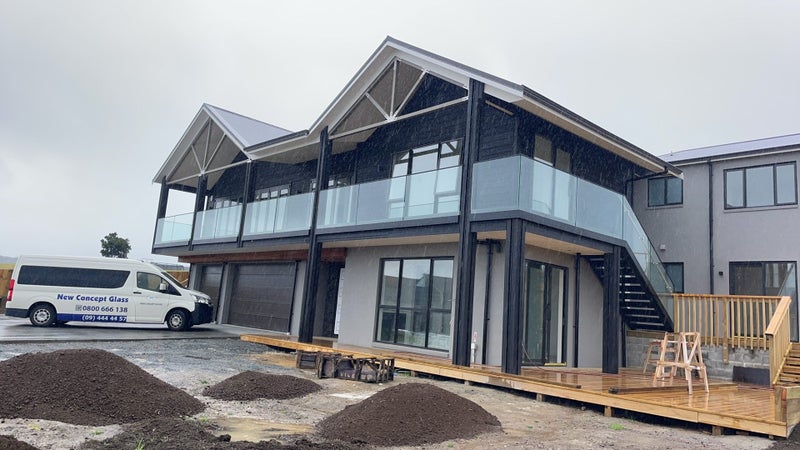 Aluminium Channel Glass Balustrade Carousel 1