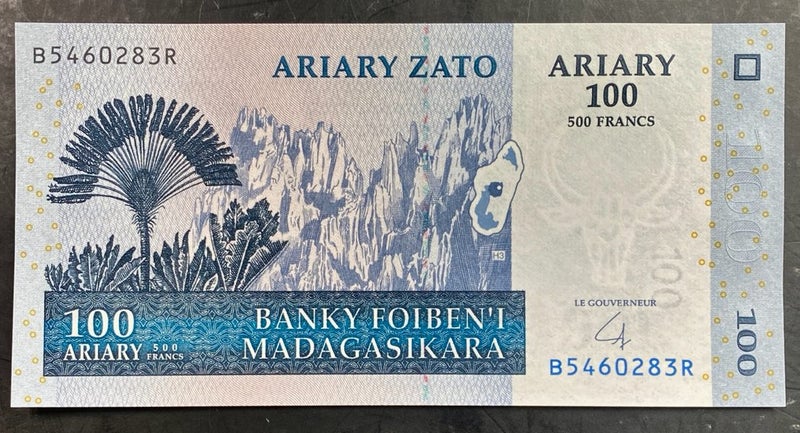 Madagascar 100 Ariary Note (2004) - UNC Carousel 1