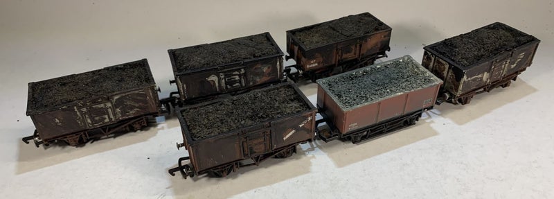 OO - Six Mineral Wagons with loads Carousel 1