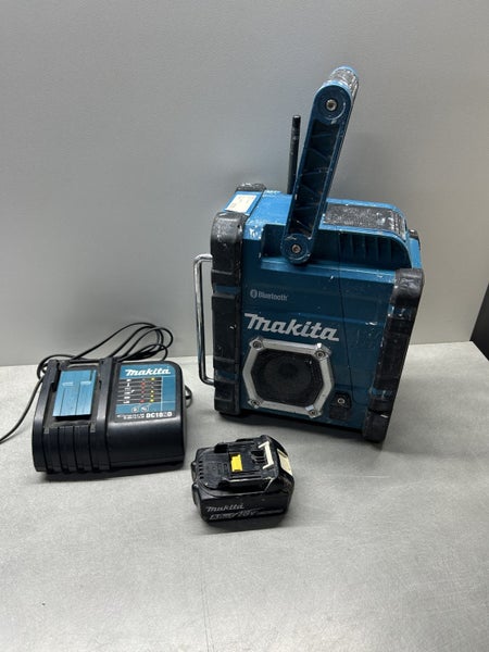 Makita DMR108 Jobsite Radio + DC18SD Charger + 18V 5.0Ah Battery Carousel 2