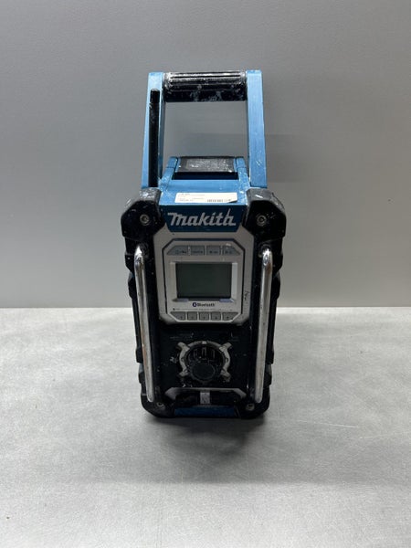 Makita DMR108 Jobsite Radio + DC18SD Charger + 18V 5.0Ah Battery Carousel 9