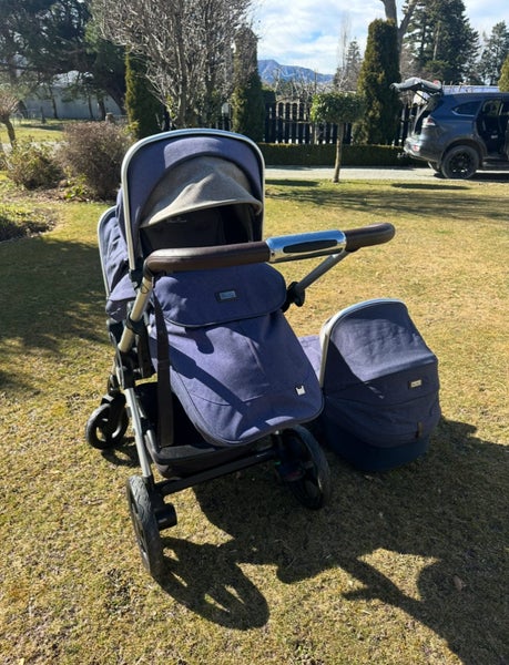 Silver cross tandem pram with bassinet64141728651267112