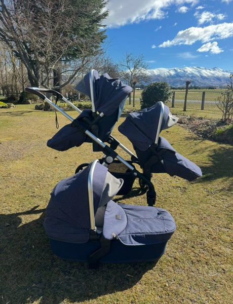 Silver cross tandem pram with bassinet Carousel 1