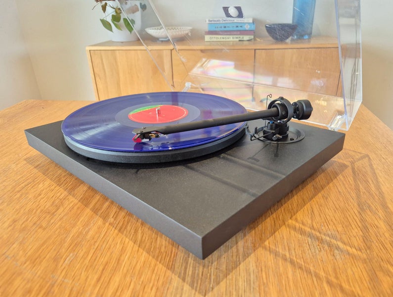 Pro-Ject P1.2 Belt Drive Turntable Carousel 2