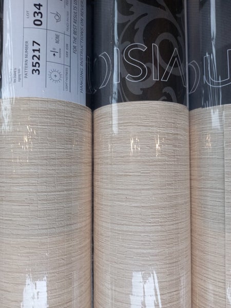 Wallpaper. Vertical Pattern - Cream. #35217 Lot 034. PTP. Carousel 2