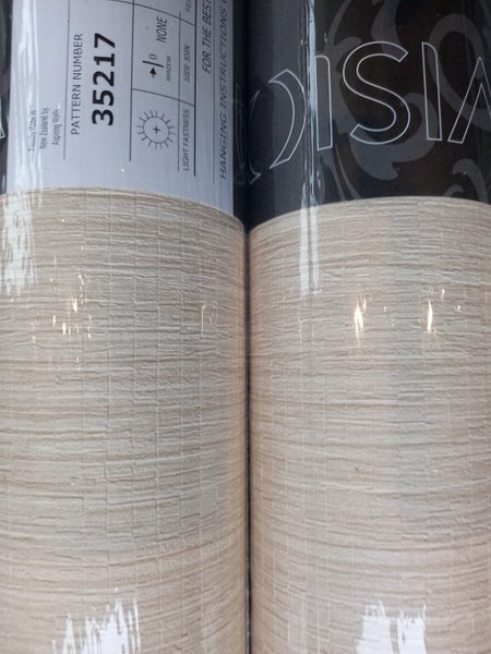 Wallpaper. Vertical Pattern - Cream. #35217 Lot 034. PTP. Carousel 4