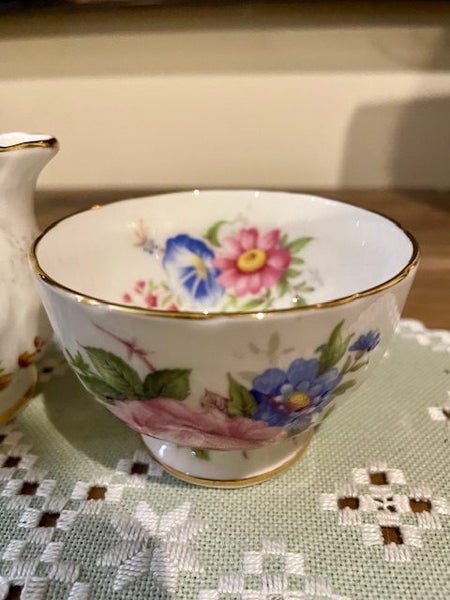 A perfect gold trimmed AYNSLEY cream jug & Sugar bowl Carousel 2