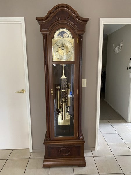Grandfather clock Carousel 1