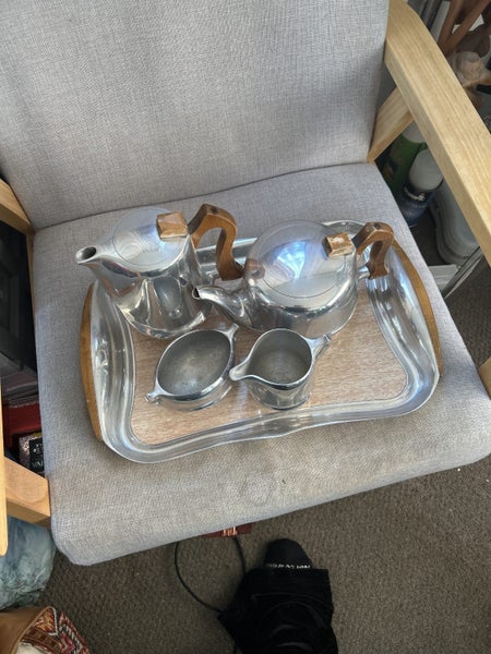 Picot ware tea set 1950s Carousel 1