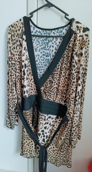 $1NR LEOPARD SYTLE 3/4 SLEEVE TOP -Size 16 to 18 Carousel 1