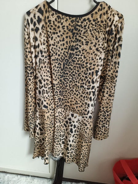 $1NR LEOPARD SYTLE 3/4 SLEEVE TOP -Size 16 to 18 Carousel 2