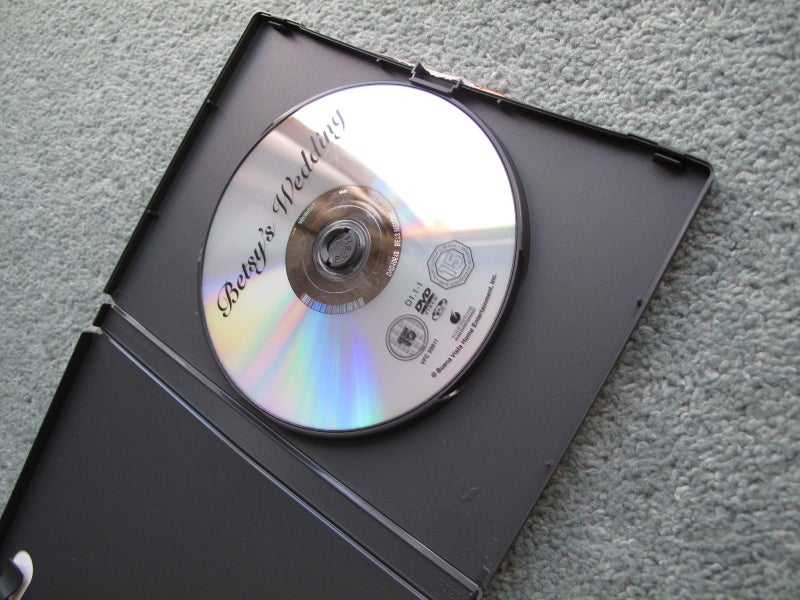 Betsy's Wedding (Alan Alda / Molly Ringwald / Joe Pesci) DVD :) Carousel 3