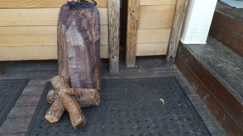 PLUM WOOD - DRY FIREWOOD (FOR PIZZA OVENS / OUTDOOR COOKING / BBQ ETC) Carousel 1