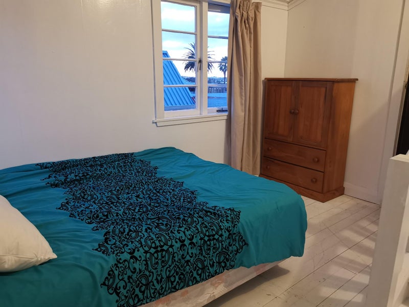 Takapuna, 4 bedrooms64516779784195111