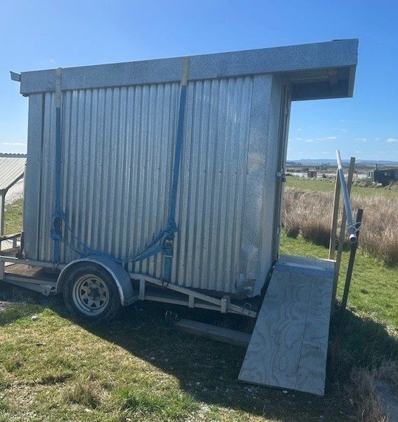 Hut Carousel 1