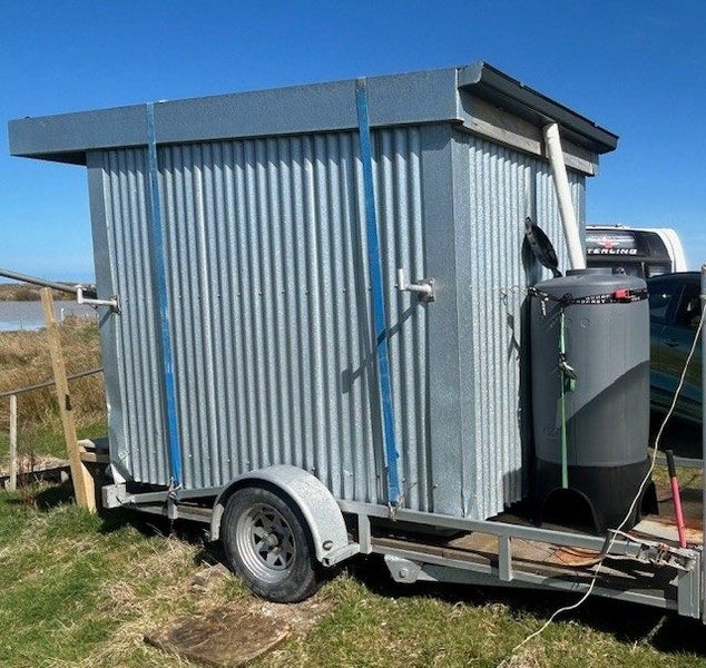 Hut Carousel 2