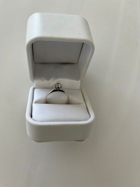 Engagement ring Carousel 2
