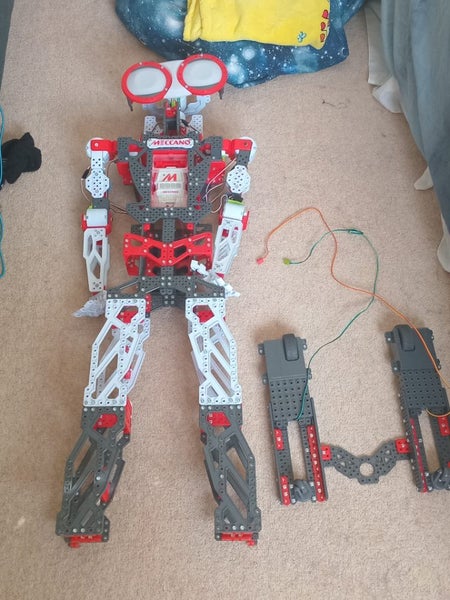 Two Meccano Meccanoid XL 2.0's Carousel 1