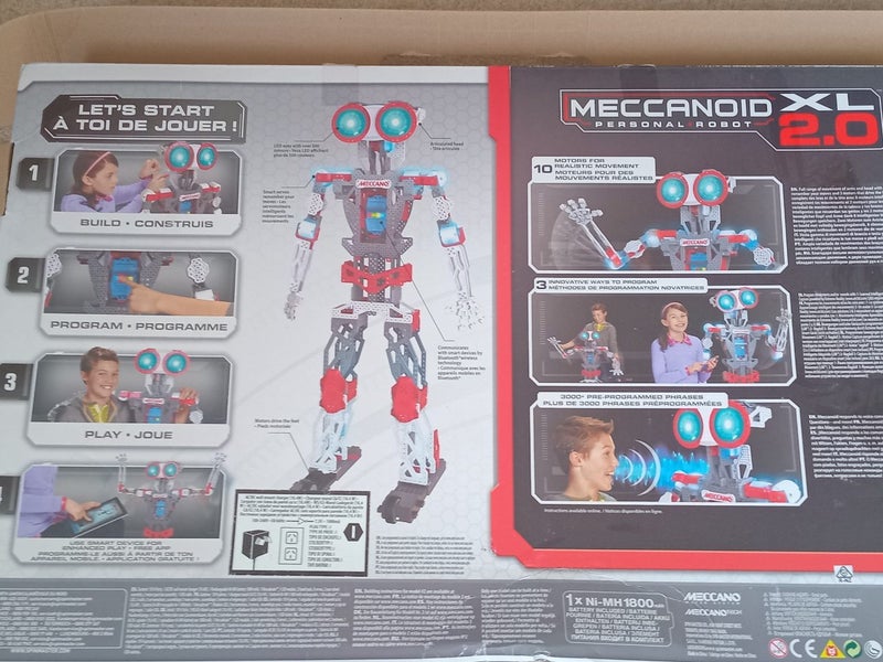 Two Meccano Meccanoid XL 2.0's Carousel 2