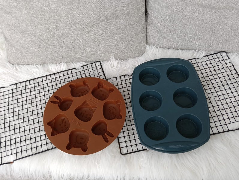 Baking racks & silicone animal & muffin Carousel 1