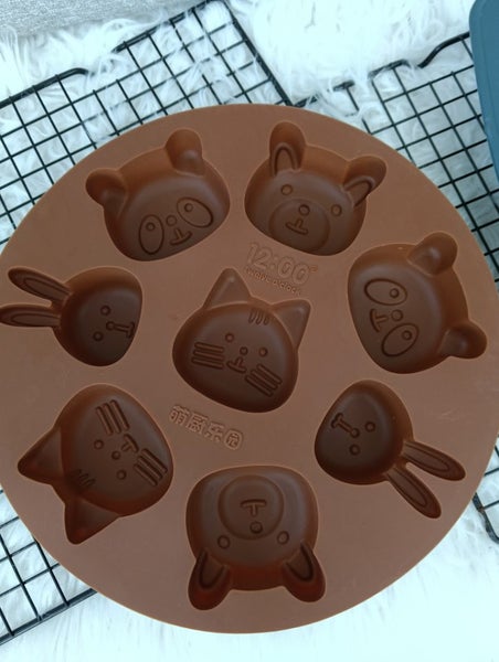 Baking racks & silicone animal & muffin Carousel 2