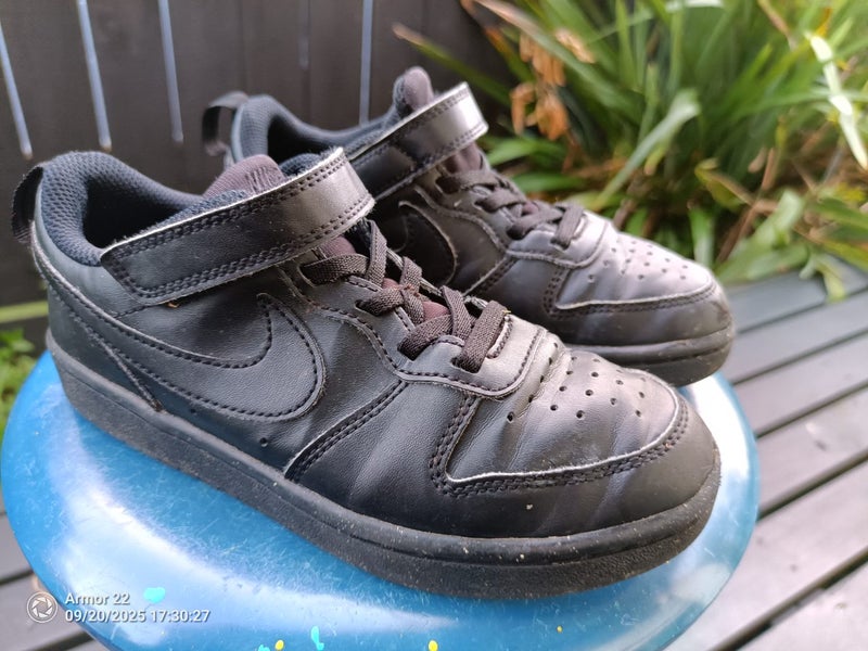 Nike sneakers, Sz 32, 20 cm, 13.5 UK Carousel 1