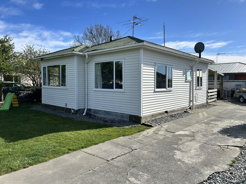 Image 2 of 28