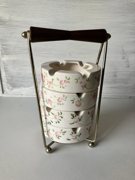 Ashtray Caddy - set of 4 porcelain ashtrays in caddy. Carousel 4