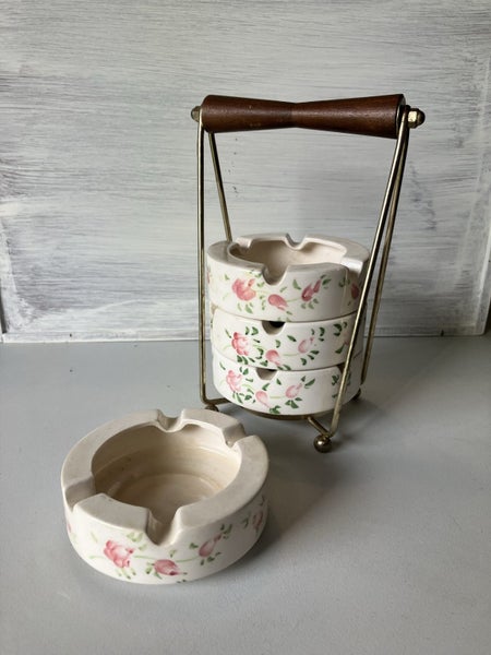 Ashtray Caddy - set of 4 porcelain ashtrays in caddy. Carousel 2