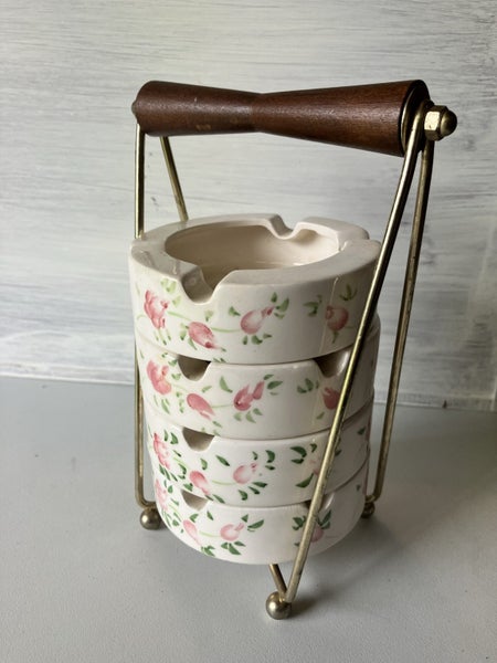 Ashtray Caddy - set of 4 porcelain ashtrays in caddy. Carousel 1