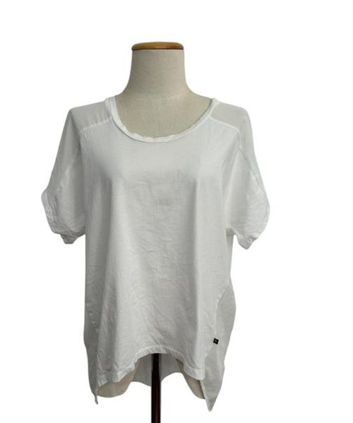 MOOCHI 6 & 7 White sheer back hi-lo tee -14 $1 RESERVE Carousel 1