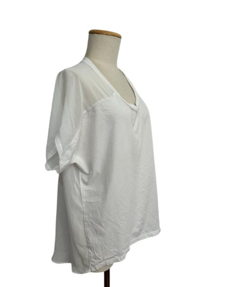 MOOCHI 6 & 7 White sheer back hi-lo tee -14 $1 RESERVE Carousel 2