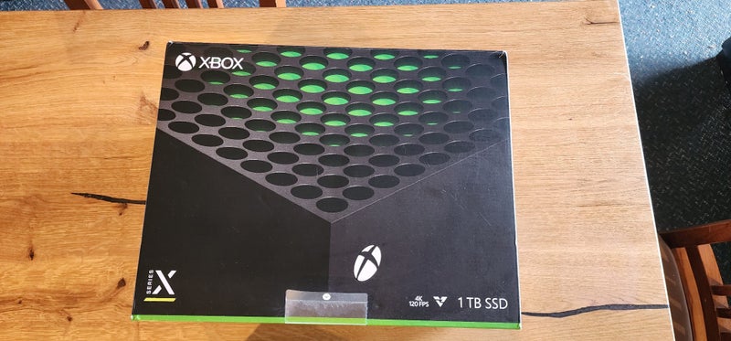 XBox series X w/ 2 Controllers63797925611907114