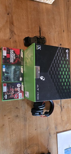 XBox series X w/ 2 Controllers63797925611907112