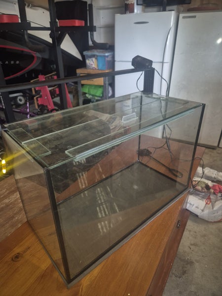 Complete Tropical Fish Tank (without fish) Carousel 1