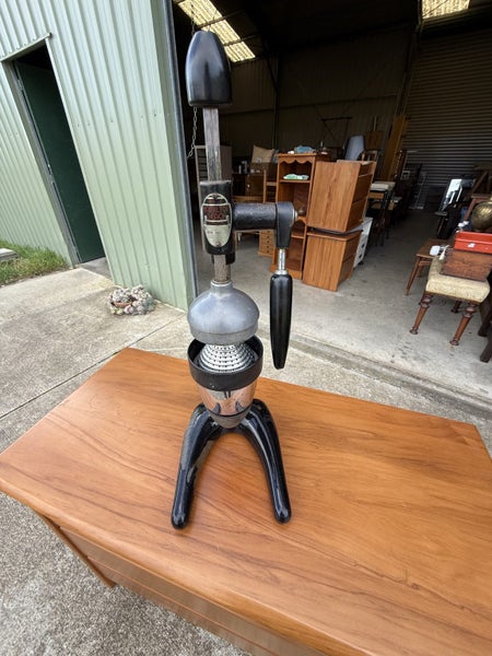 Antique 1930’s Hamilton Beach No. 32 Juice Extractor Carousel 1