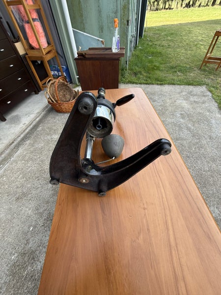 Antique 1930’s Hamilton Beach No. 32 Juice Extractor Carousel 9