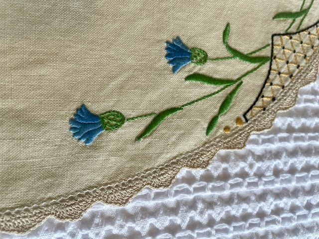 A gorgeous hand embroidered vintage Linen DRESSER CLOTH - hand crocheted edging Carousel 2
