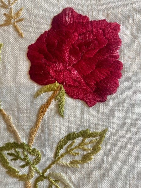 A gorgeous hand embroidered vintage Linen DRESSER CLOTH - hand crocheted edging Carousel 2