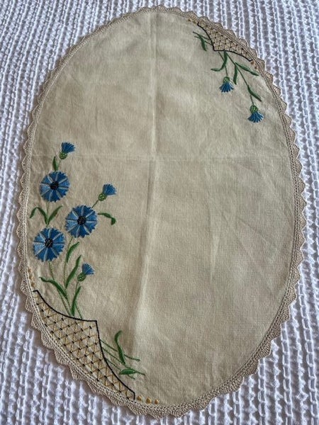 A gorgeous hand embroidered vintage Linen DRESSER CLOTH - hand crocheted edging Carousel 3