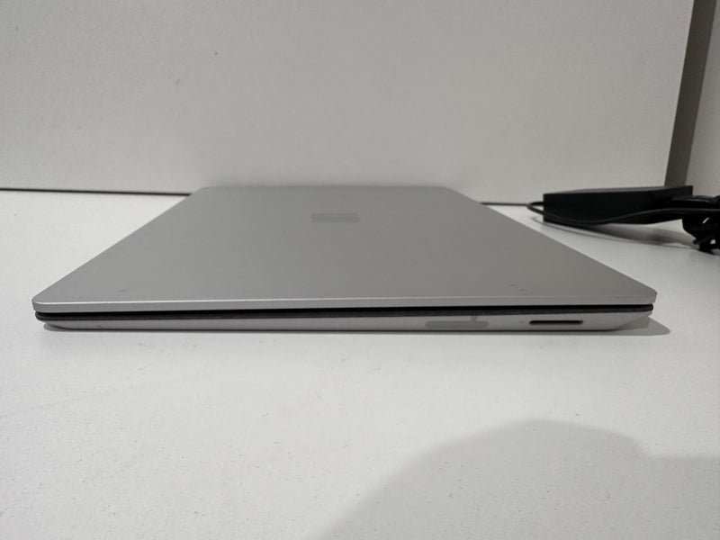 $1 Res Microsoft Surface Intel Core i7 - 8GB RAM - 256GB SSD - 2K Touch Screen64364764791681113