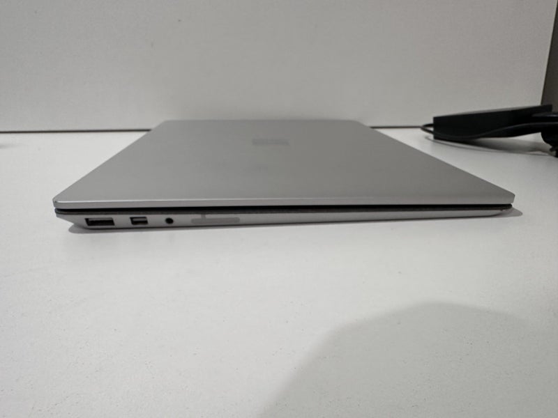 $1 Res Microsoft Surface Intel Core i7 - 8GB RAM - 256GB SSD - 2K Touch Screen64364764791681114