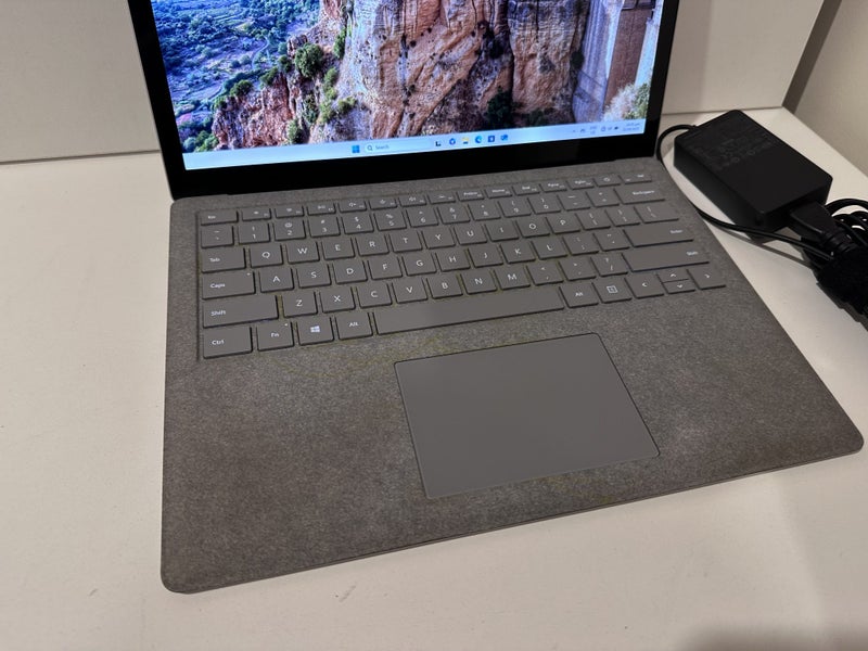 $1 Res Microsoft Surface Intel Core i7 - 8GB RAM - 256GB SSD - 2K Touch Screen64364764791681112