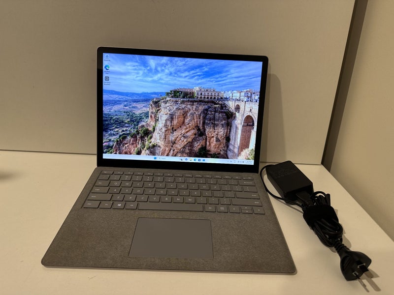 $1 Res Microsoft Surface Intel Core i7 - 8GB RAM - 256GB SSD - 2K Touch Screen64364764791681110