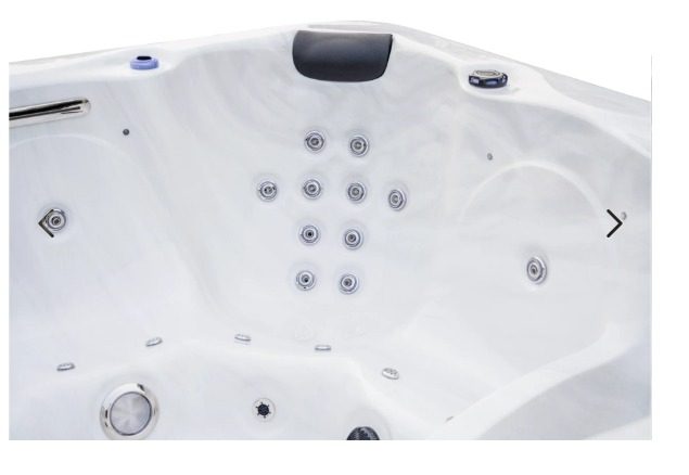 Avon 6-person spa pool HALF PRICE (must end 30tth Sep)63806436754049114